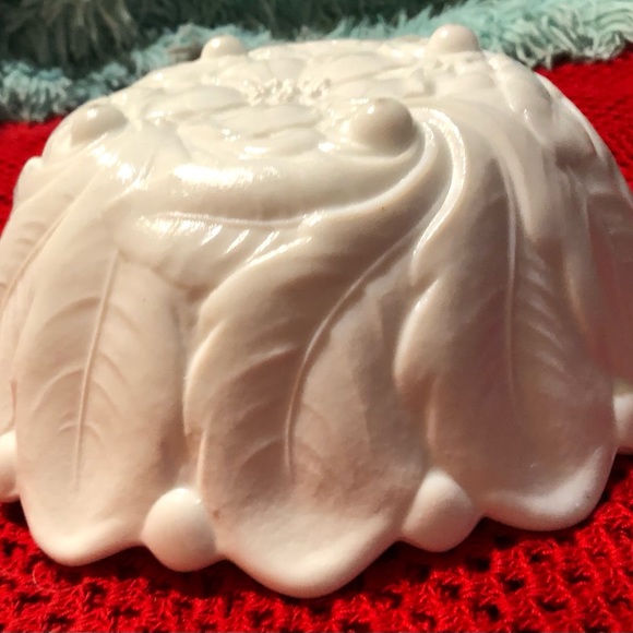 Vintage large tulip white milk glass bowl - Picture 4 of 4